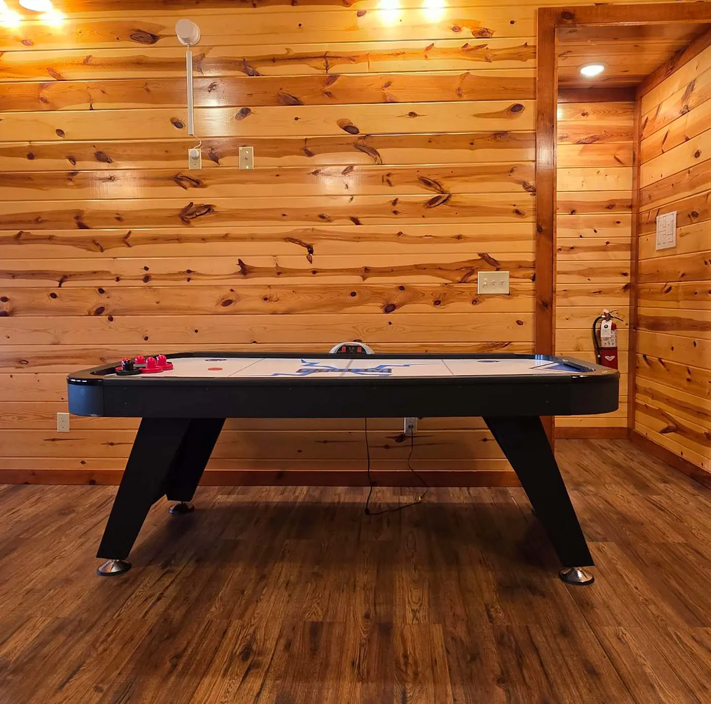 Luxe Sister Cabins, Sleeps 24, Pool, Hot Tub, Games