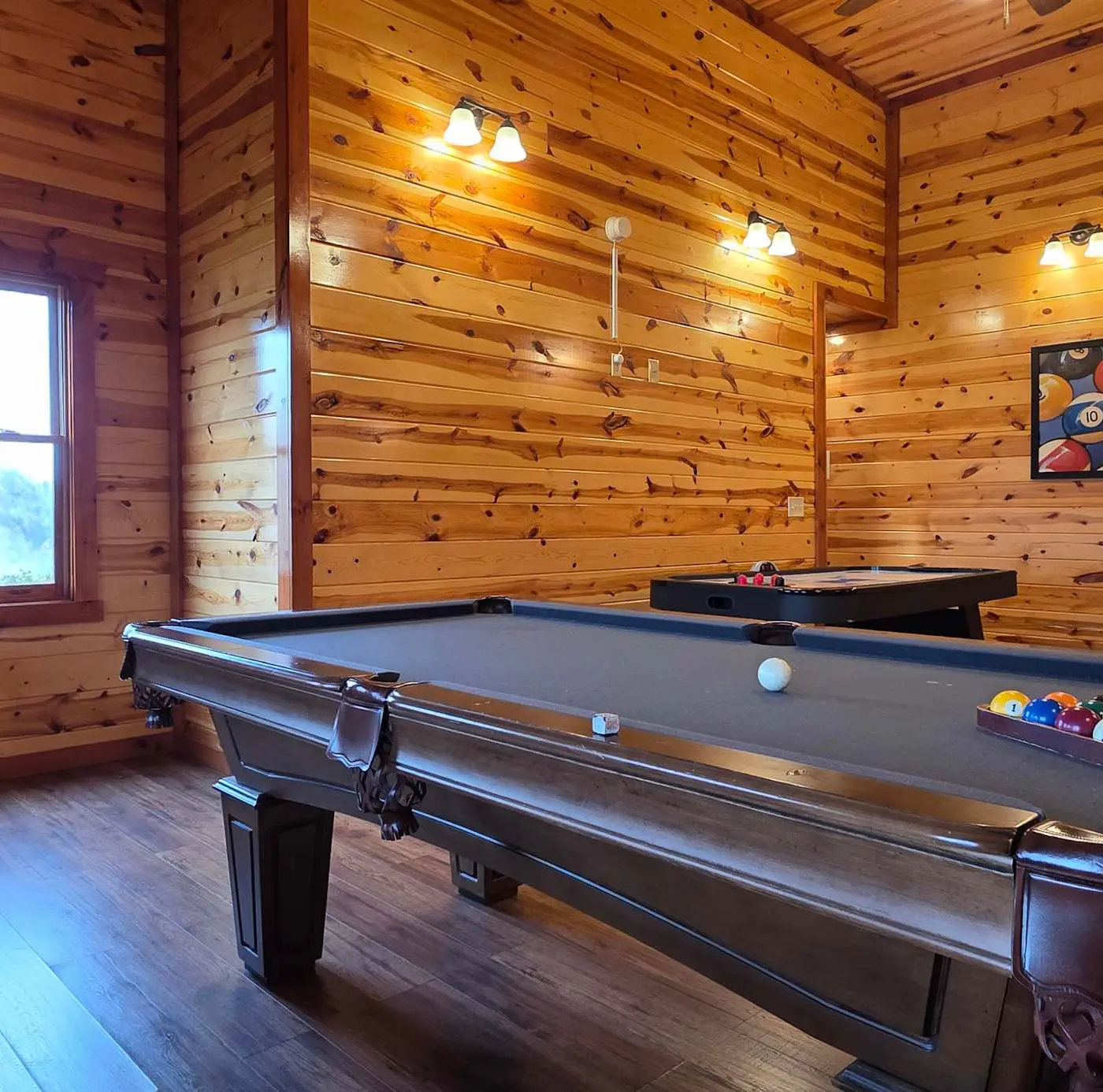 Luxe Sister Cabins, Sleeps 24, Pool, Hot Tub, Games