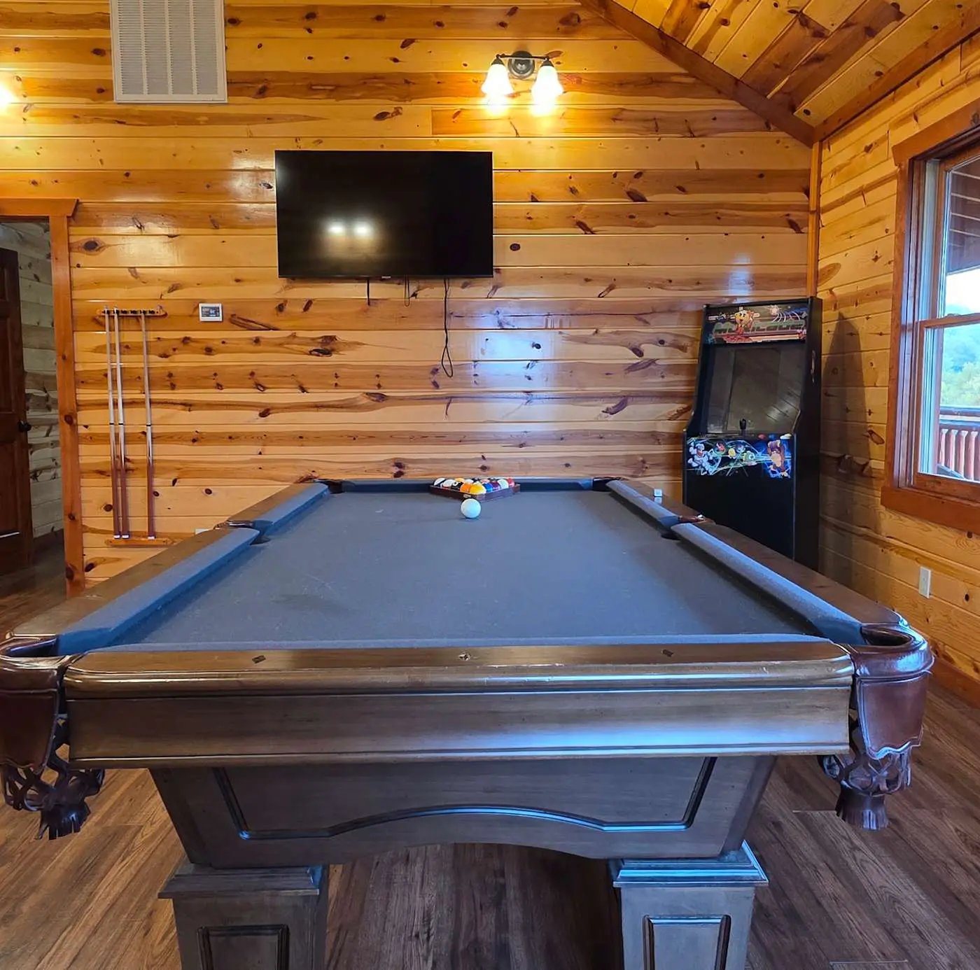 Luxe Sister Cabins, Sleeps 24, Pool, Hot Tub, Games