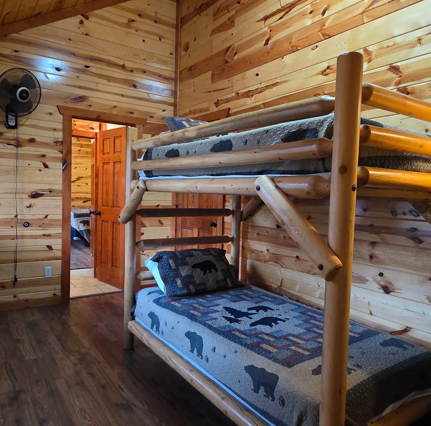 Luxe Sister Cabins, Sleeps 24, Pool, Hot Tub, Games