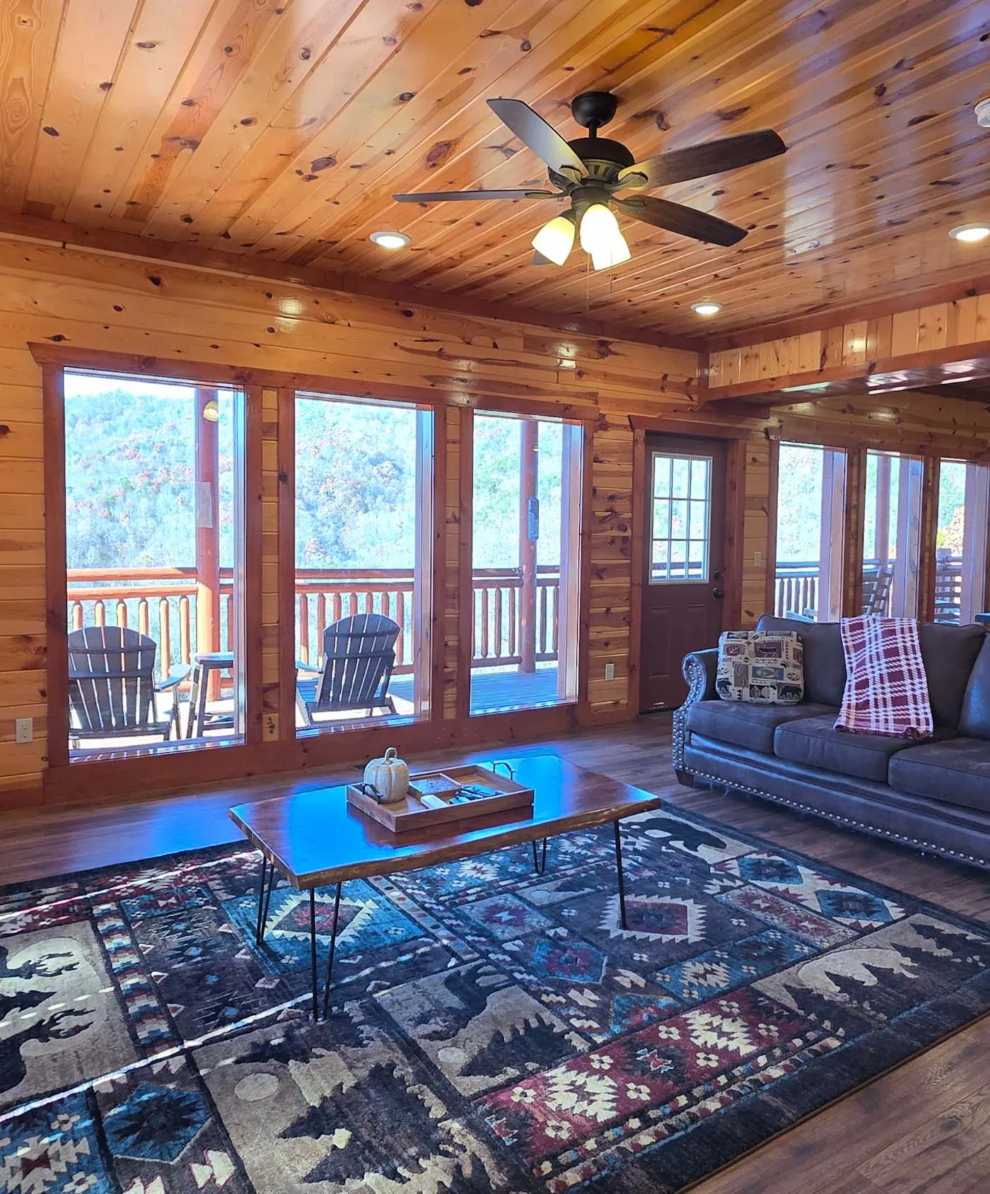 Luxe Sister Cabins, Sleeps 24, Pool, Hot Tub, Games