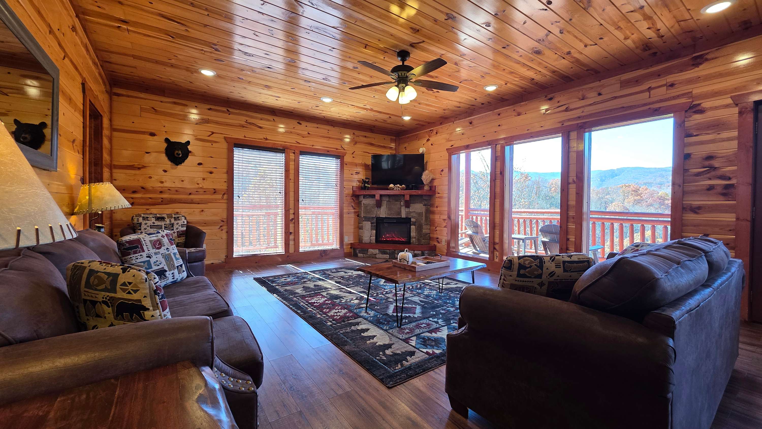 Luxe Sister Cabins, Sleeps 24, Pool, Hot Tub, Games