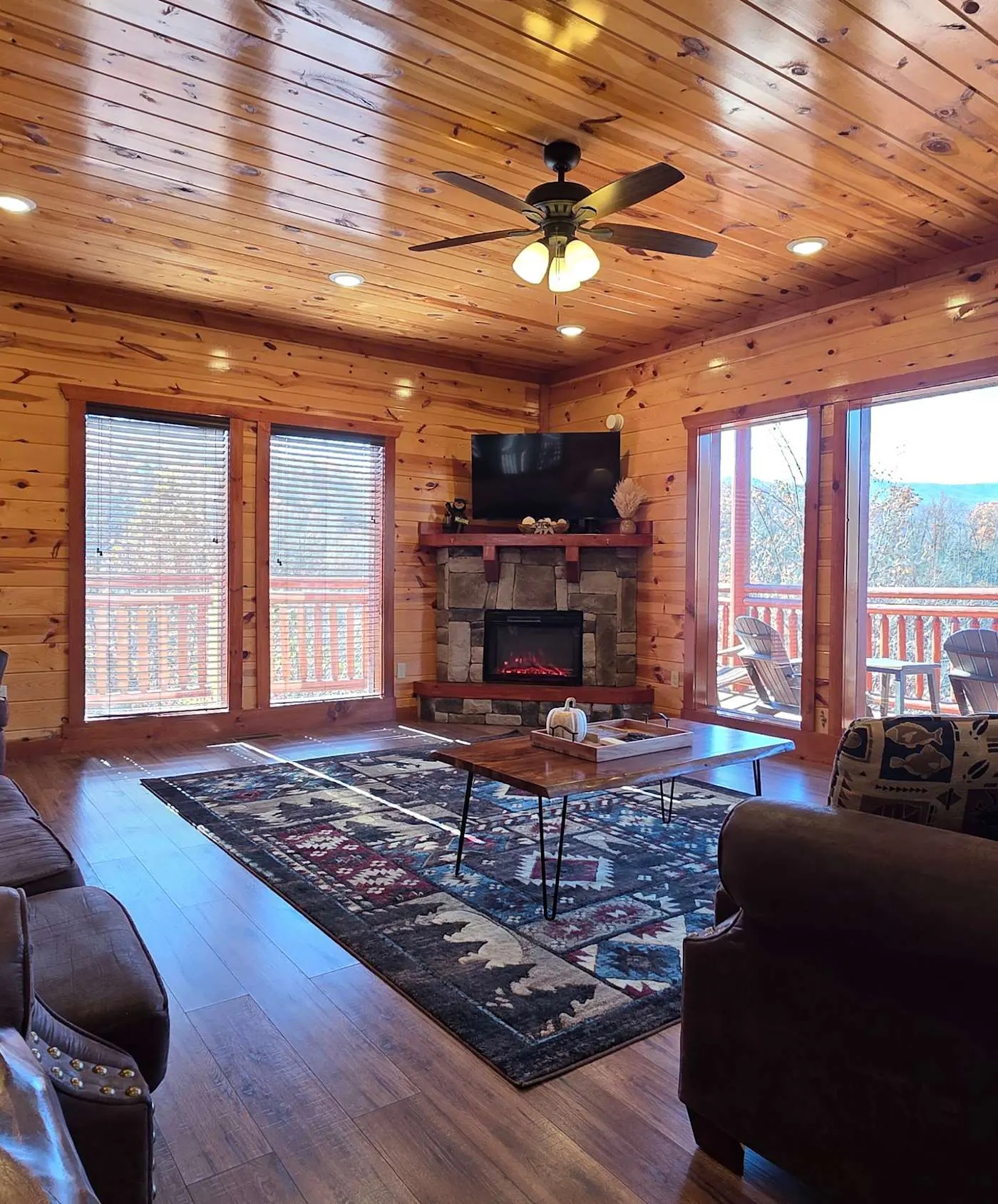 Luxe Sister Cabins, Sleeps 24, Pool, Hot Tub, Games