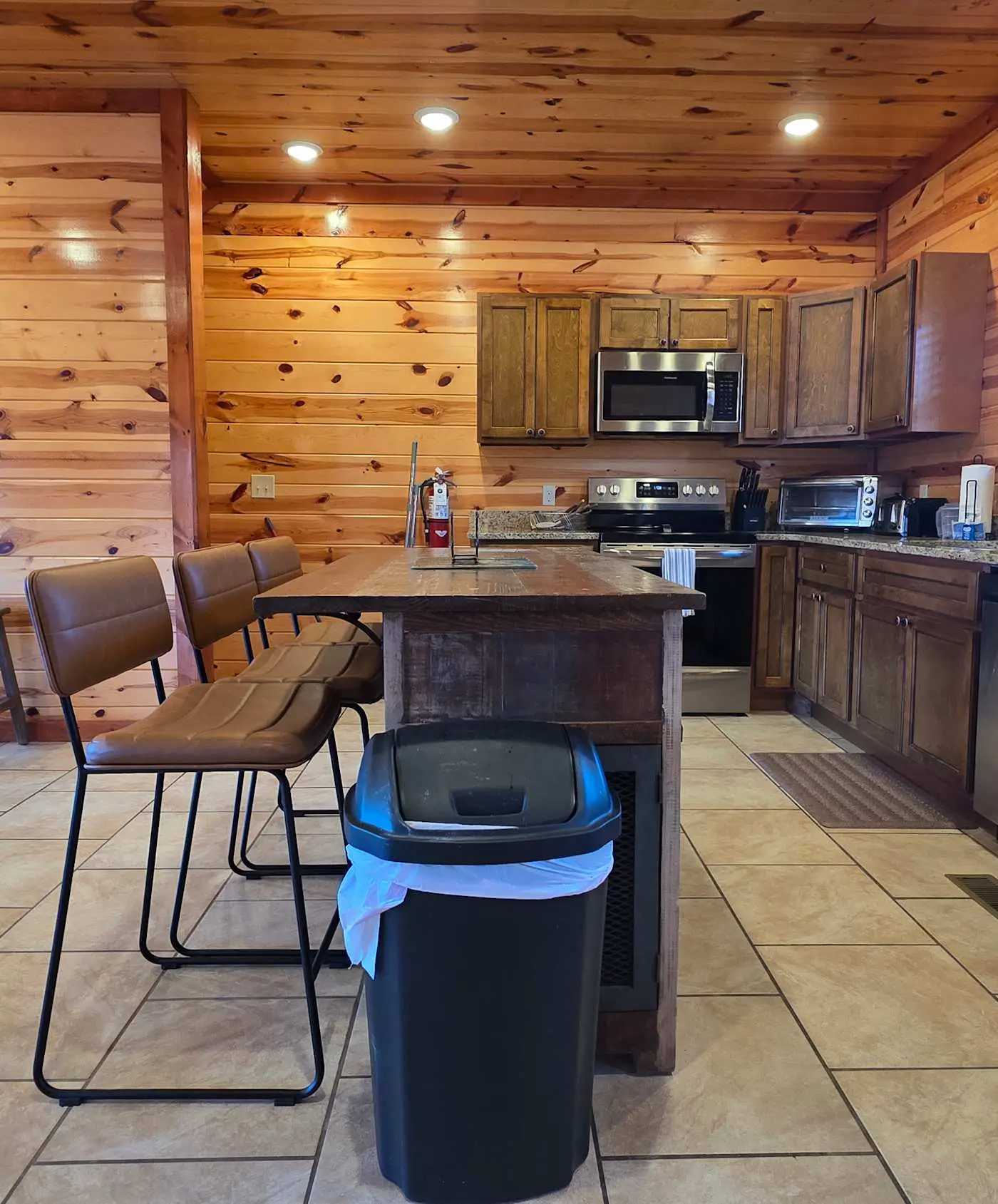 Luxe Sister Cabins, Sleeps 24, Pool, Hot Tub, Games