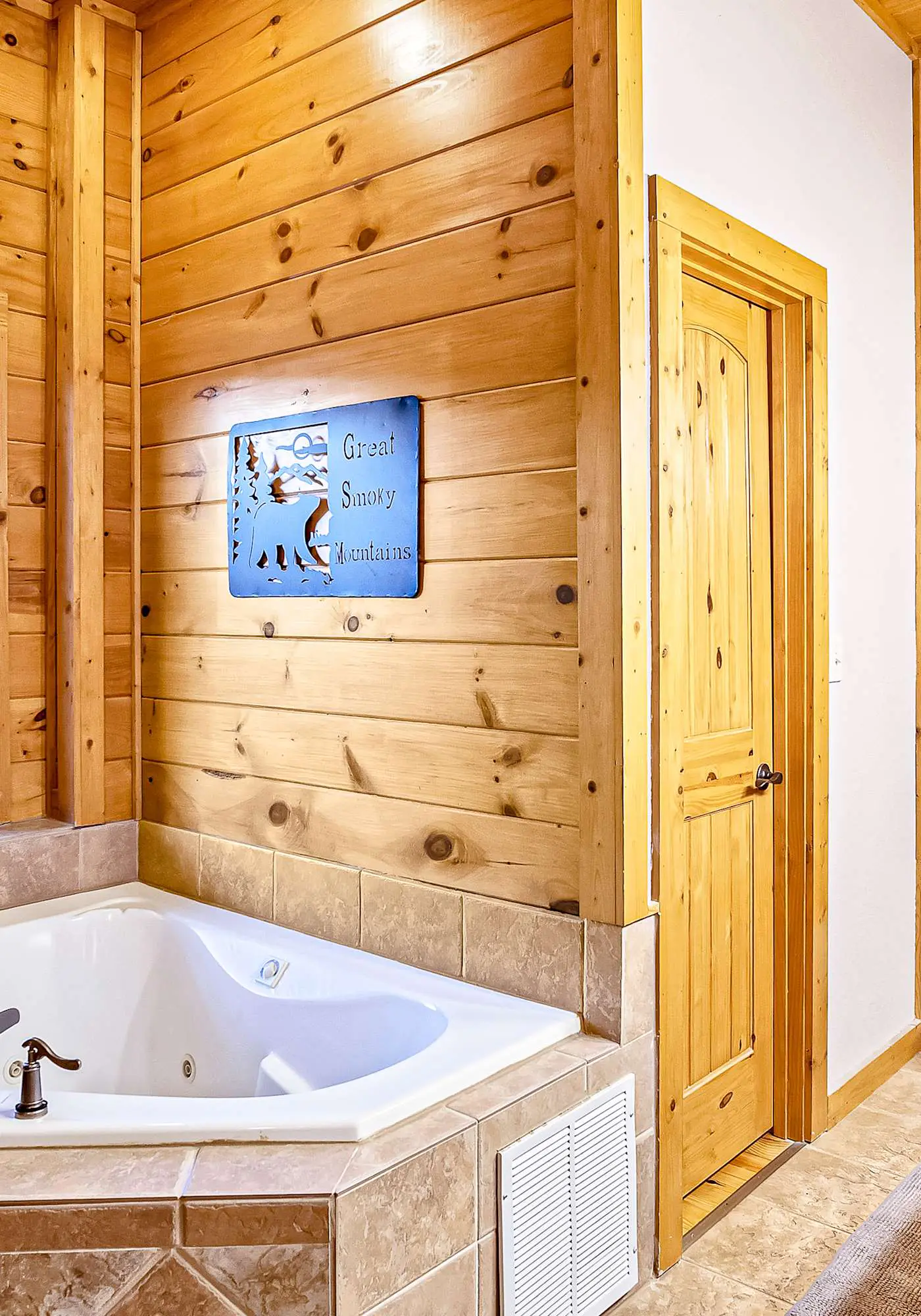 Luxe Sister Cabins, Sleeps 24, Pool, Hot Tub, Games