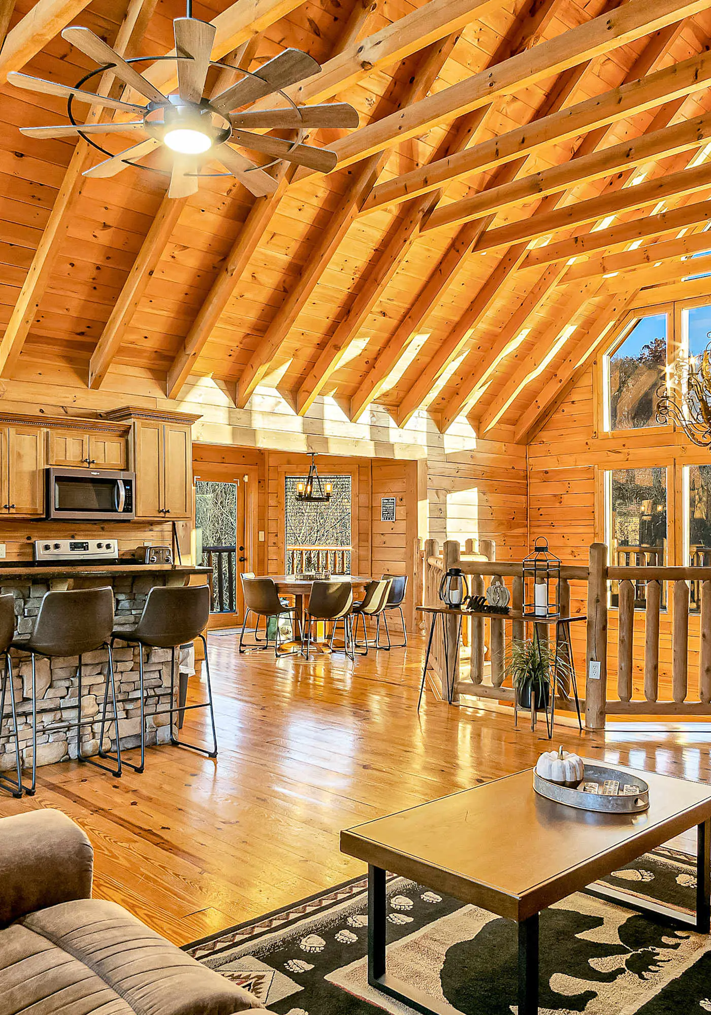 Luxe Sister Cabins, Sleeps 24, Pool, Hot Tub, Games