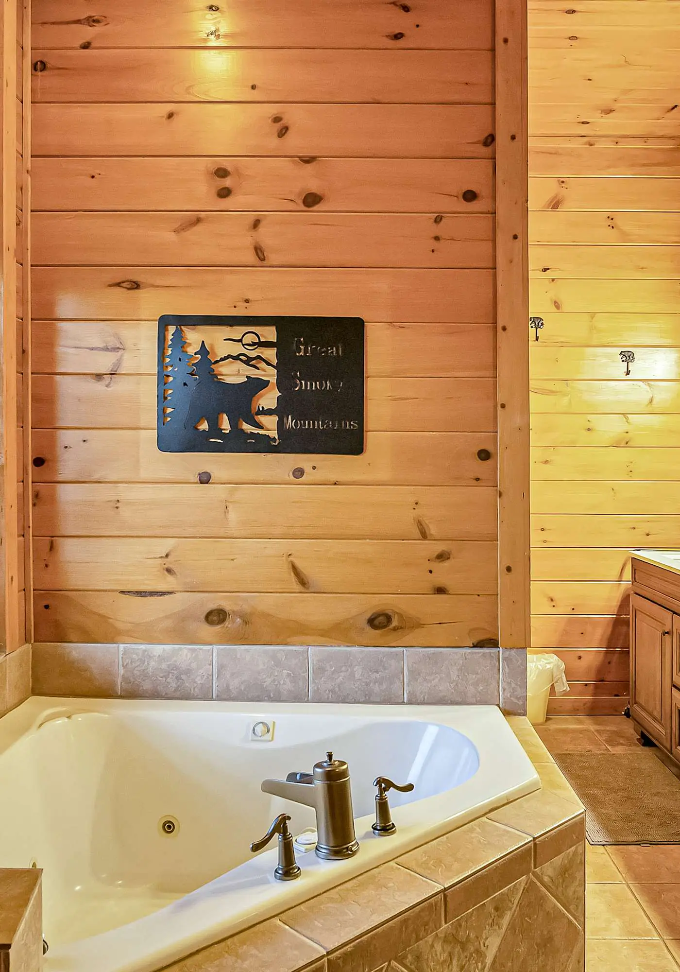 Luxe Sister Cabins, Sleeps 24, Pool, Hot Tub, Games