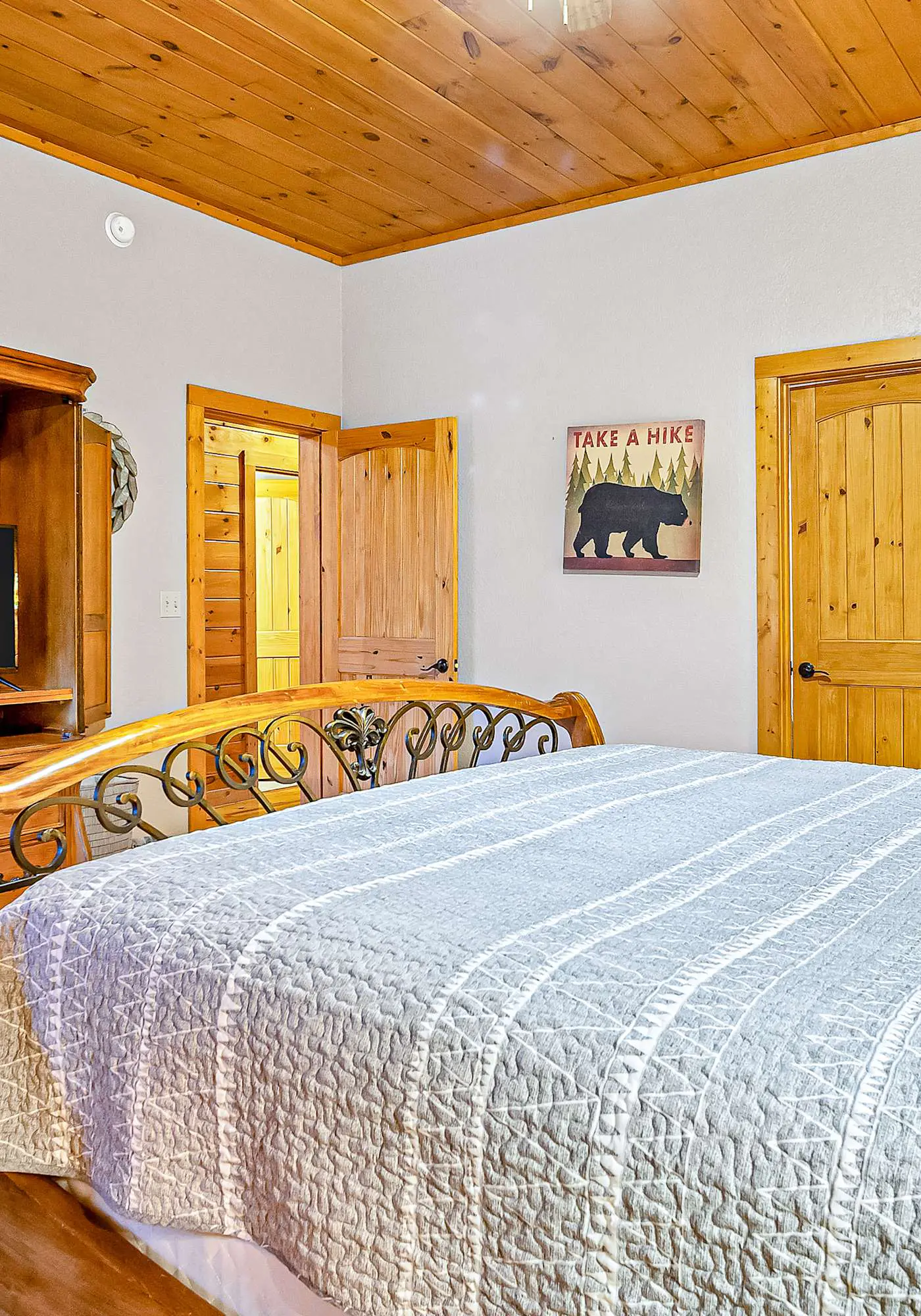 Luxe Sister Cabins, Sleeps 24, Pool, Hot Tub, Games