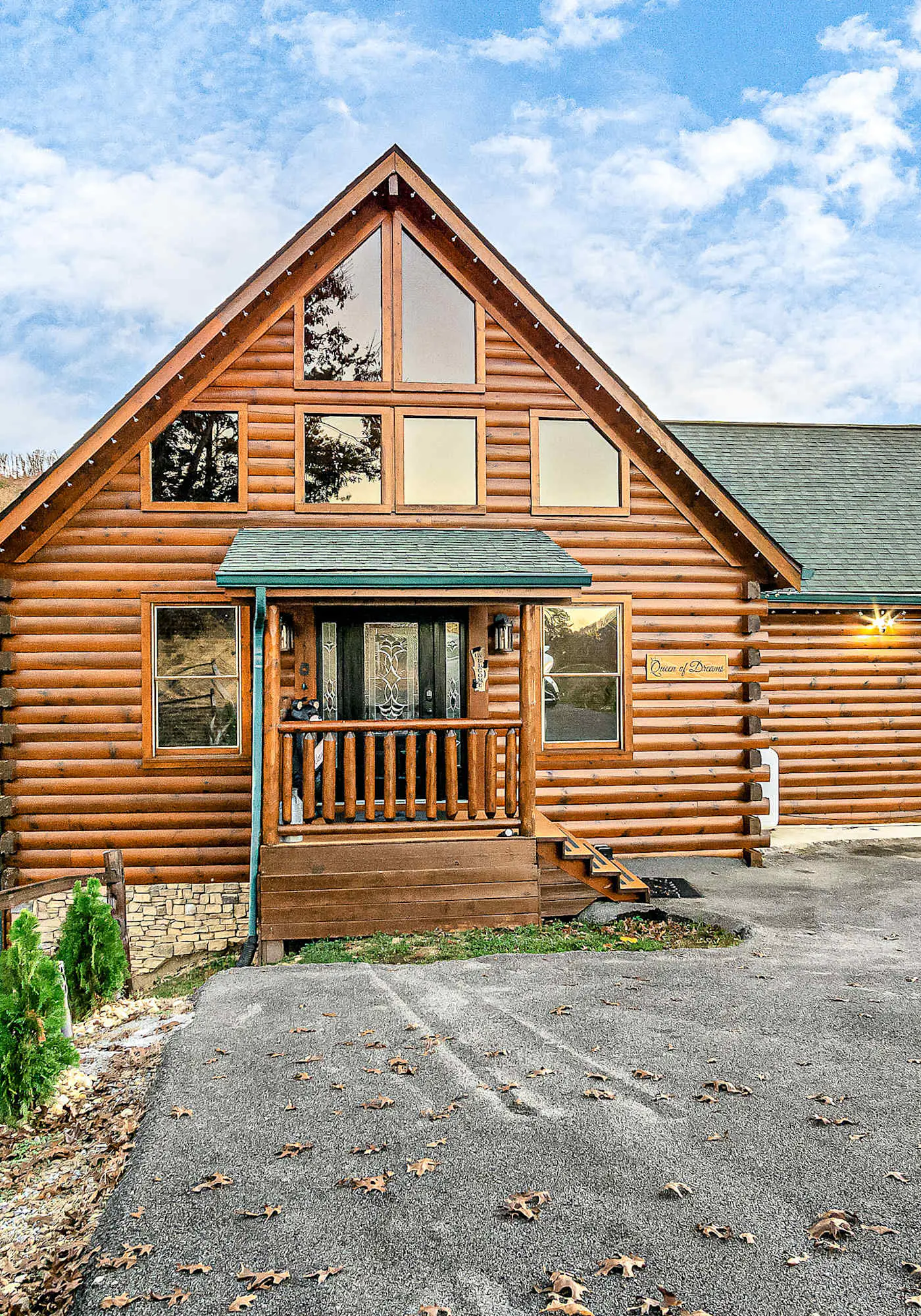 Luxe Sister Cabins, Sleeps 24, Pool, Hot Tub, Games