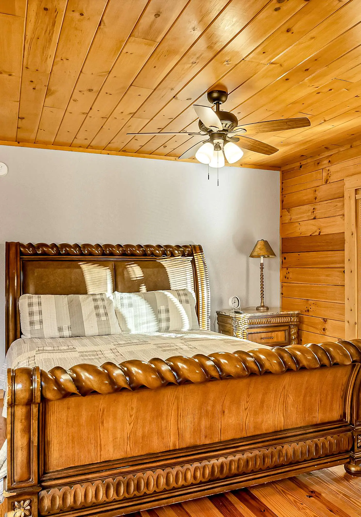 Luxe Sister Cabins, Sleeps 24, Pool, Hot Tub, Games