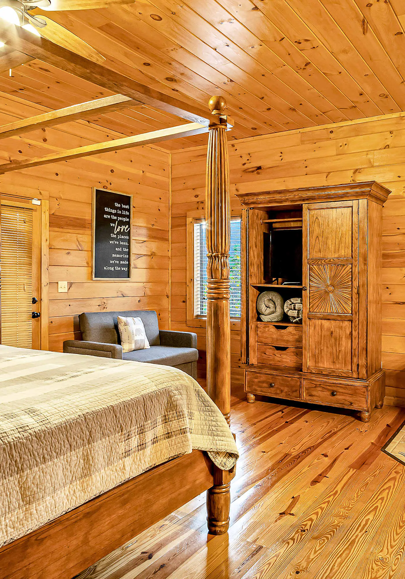Luxe Sister Cabins, Sleeps 24, Pool, Hot Tub, Games