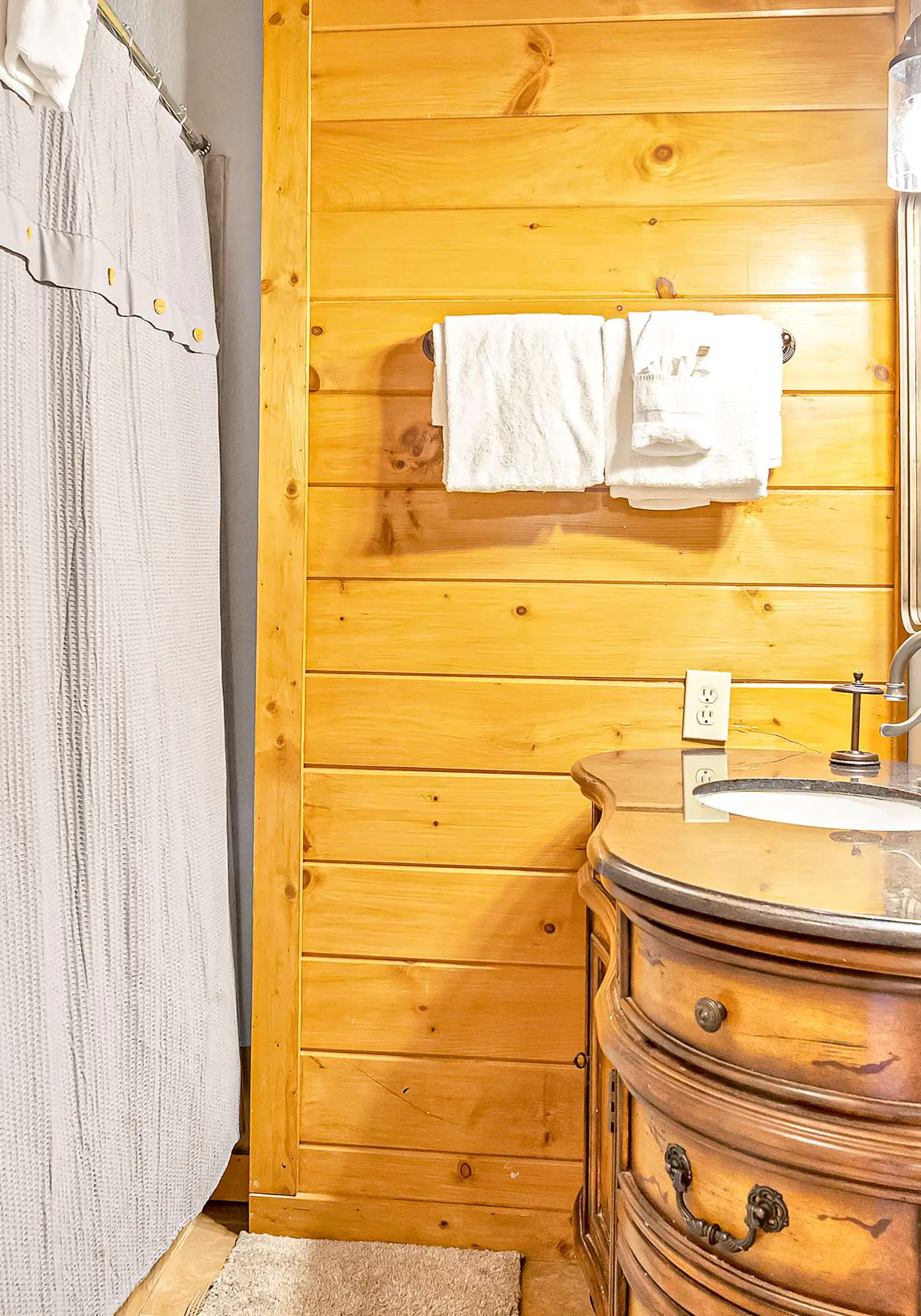 Luxe Sister Cabins, Sleeps 24, Pool, Hot Tub, Games