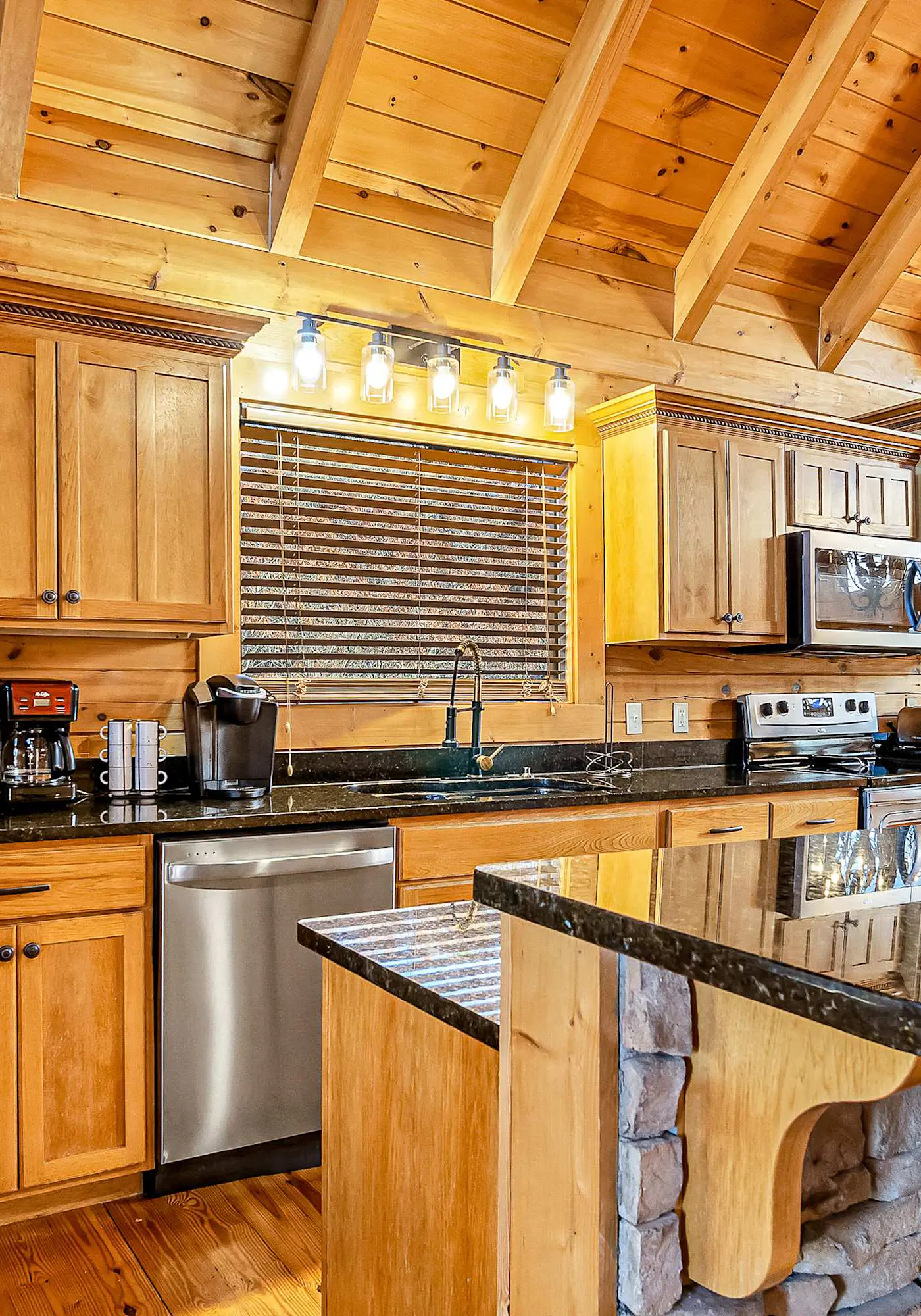 Luxe Sister Cabins, Sleeps 24, Pool, Hot Tub, Games