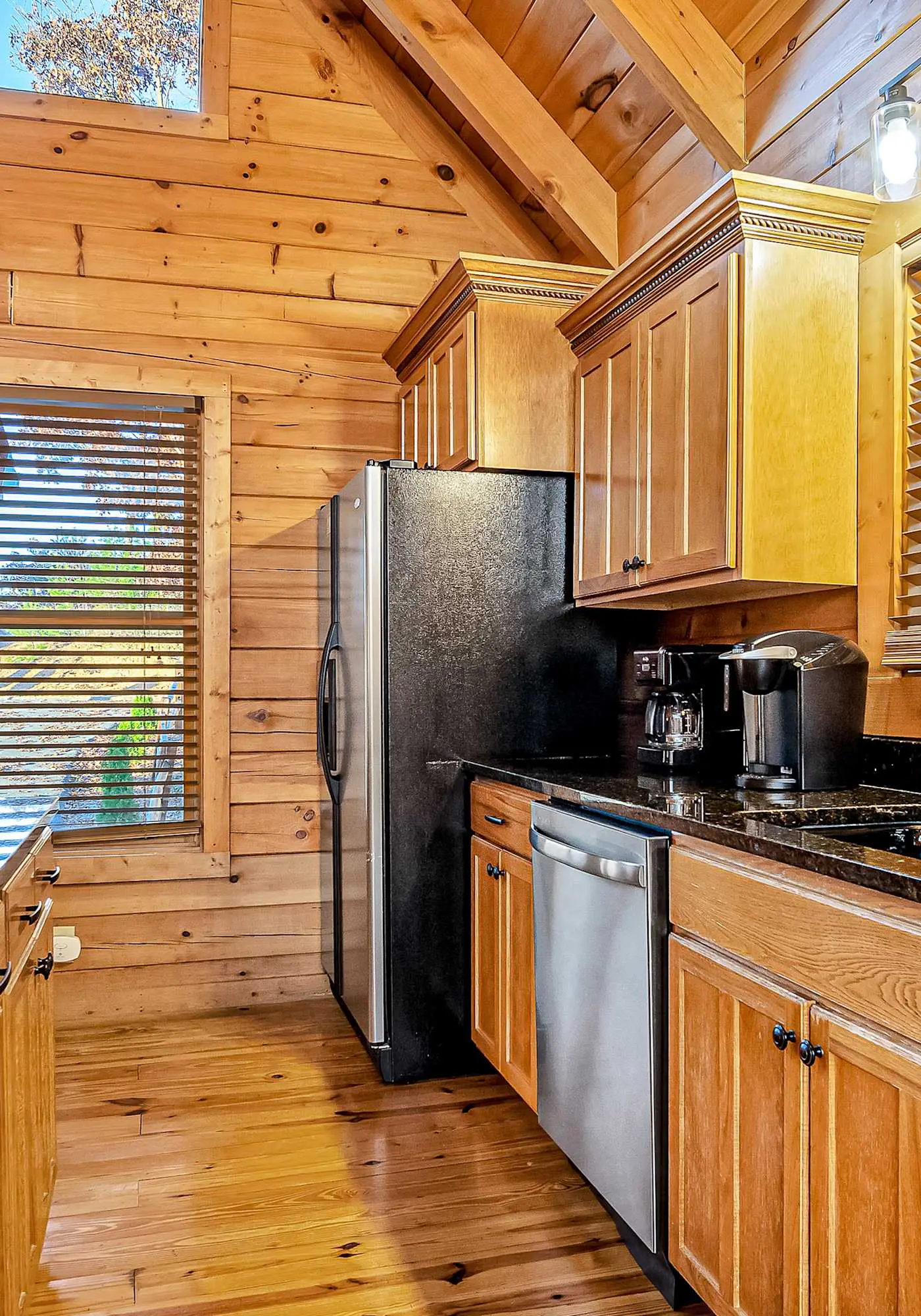Luxe Sister Cabins, Sleeps 24, Pool, Hot Tub, Games
