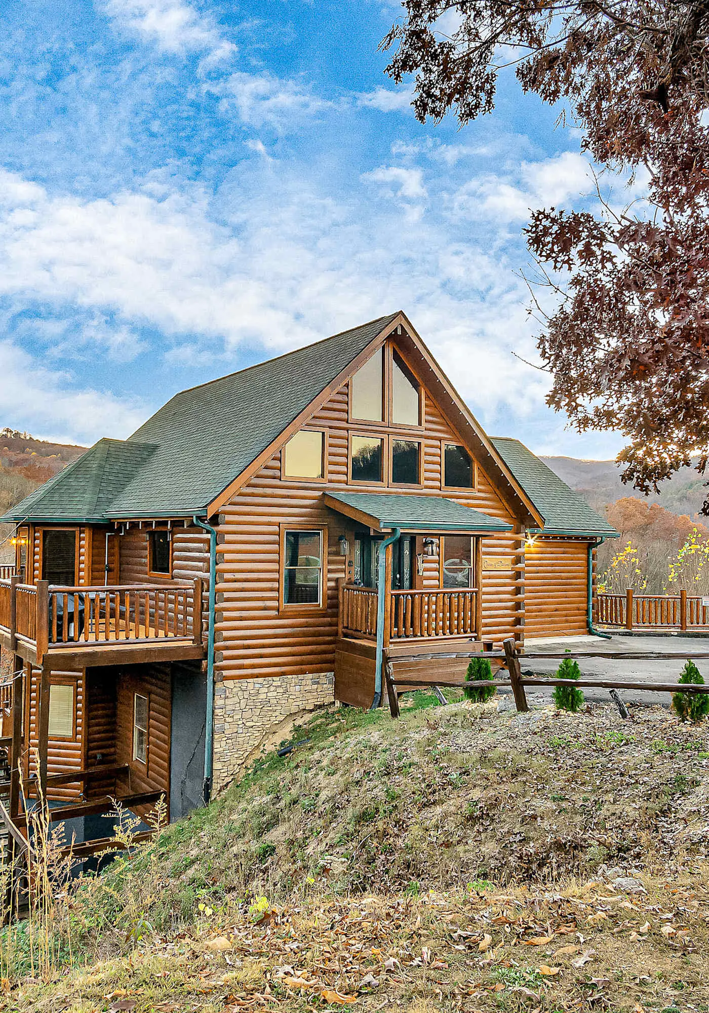 Luxe Sister Cabins, Sleeps 24, Pool, Hot Tub, Games