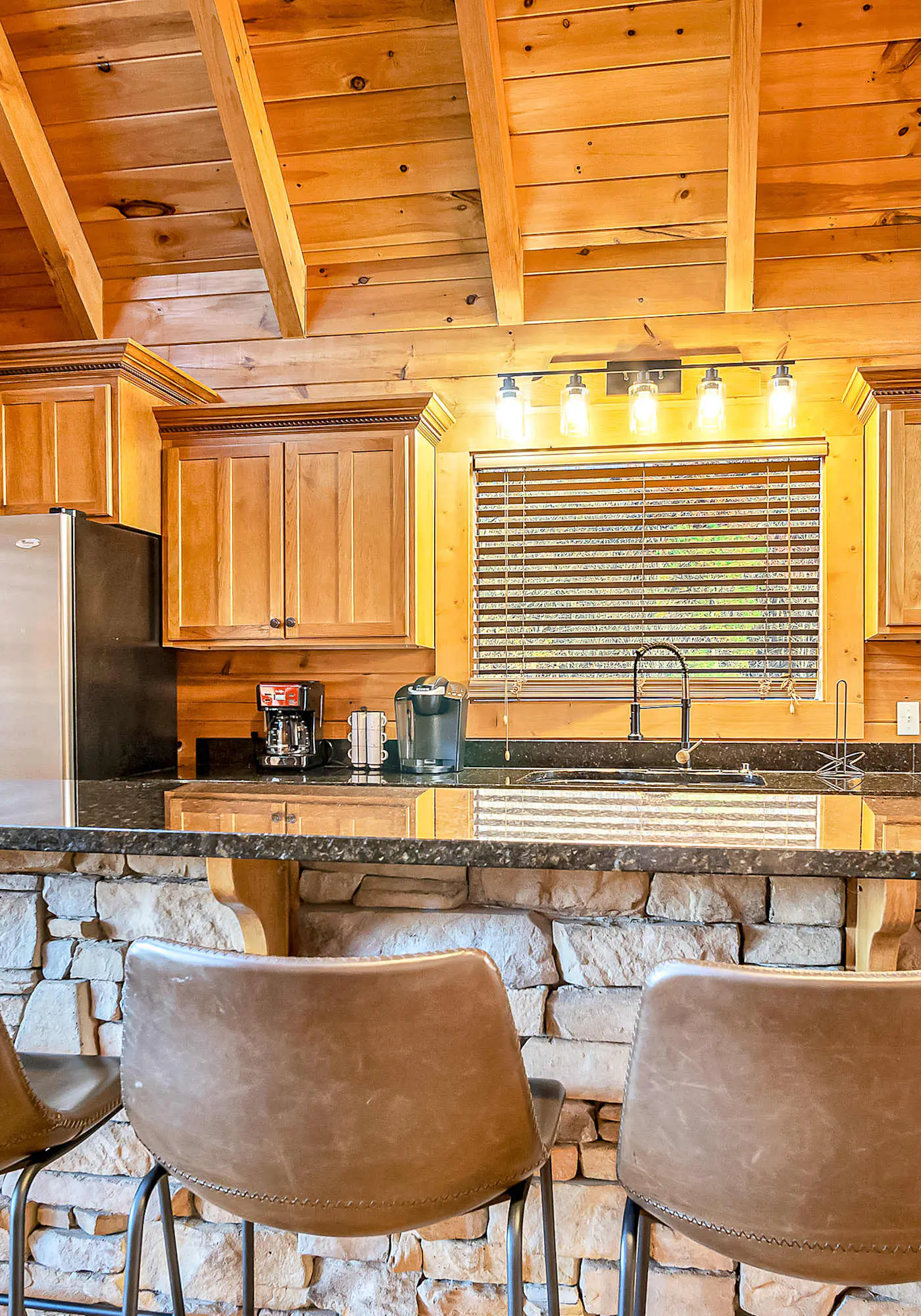 Luxe Sister Cabins, Sleeps 24, Pool, Hot Tub, Games