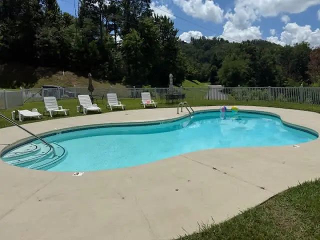 Luxe Sister Cabins, Sleeps 24, Pool, Hot Tub, Games