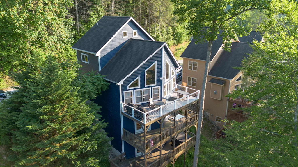 Lakefront Home w/Private Dock, Hot Tub & Sleeps 22