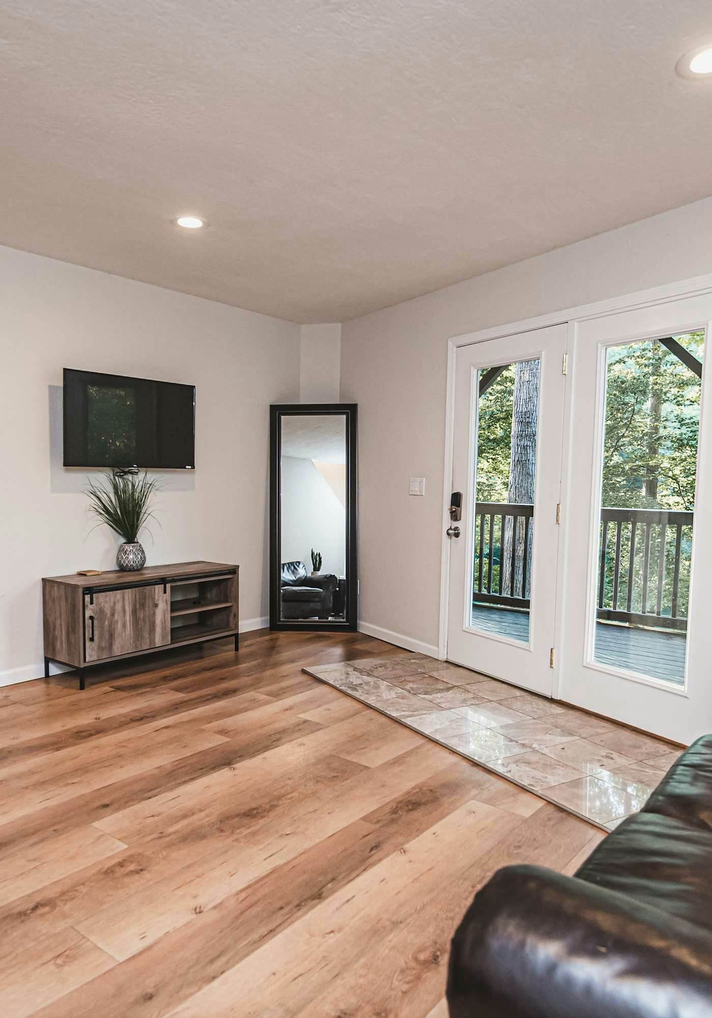 Lakefront Home w/Private Dock, Hot Tub & Sleeps 22