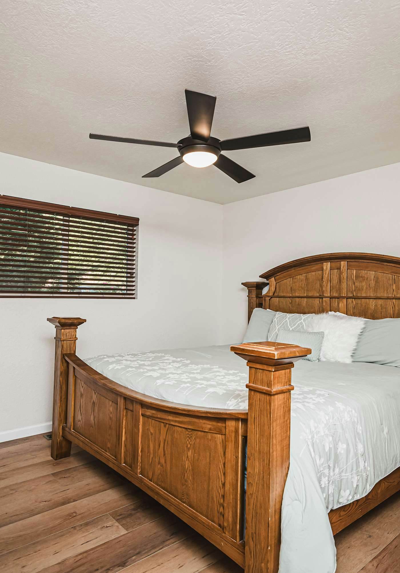 Lakefront Home w/Private Dock, Hot Tub & Sleeps 22