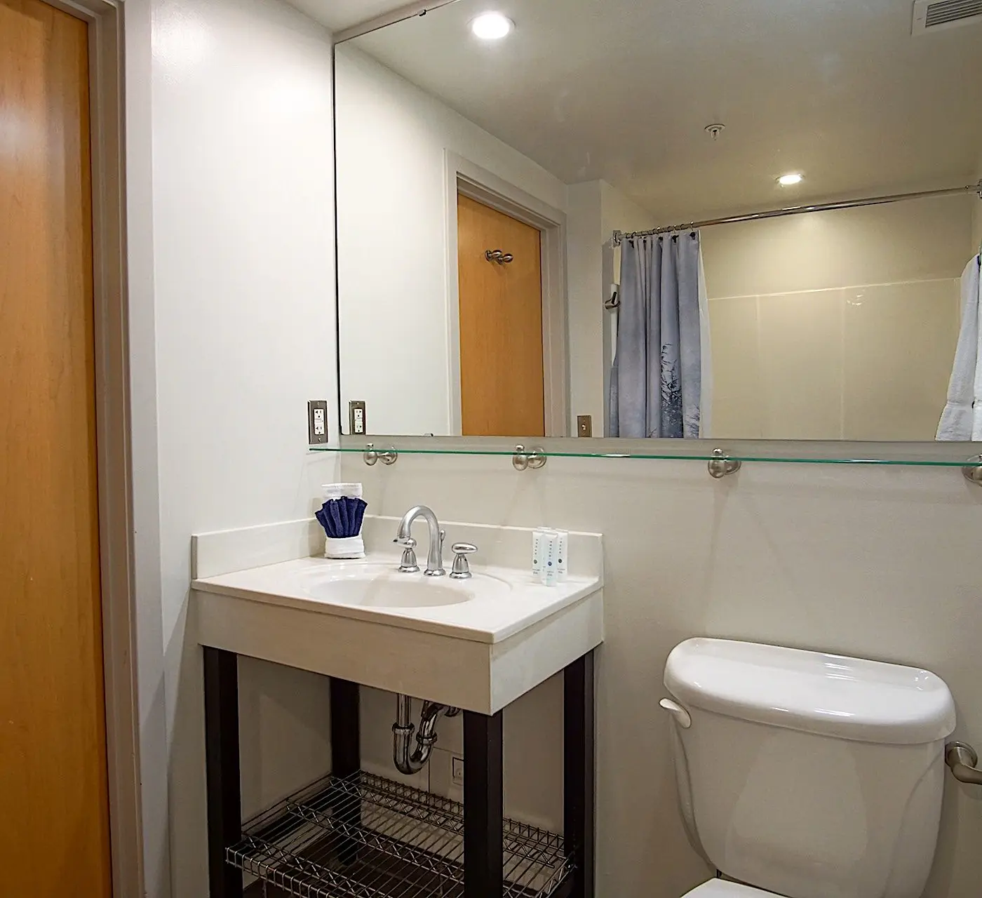 1 Br Junior Studio:  Expedition Station 306