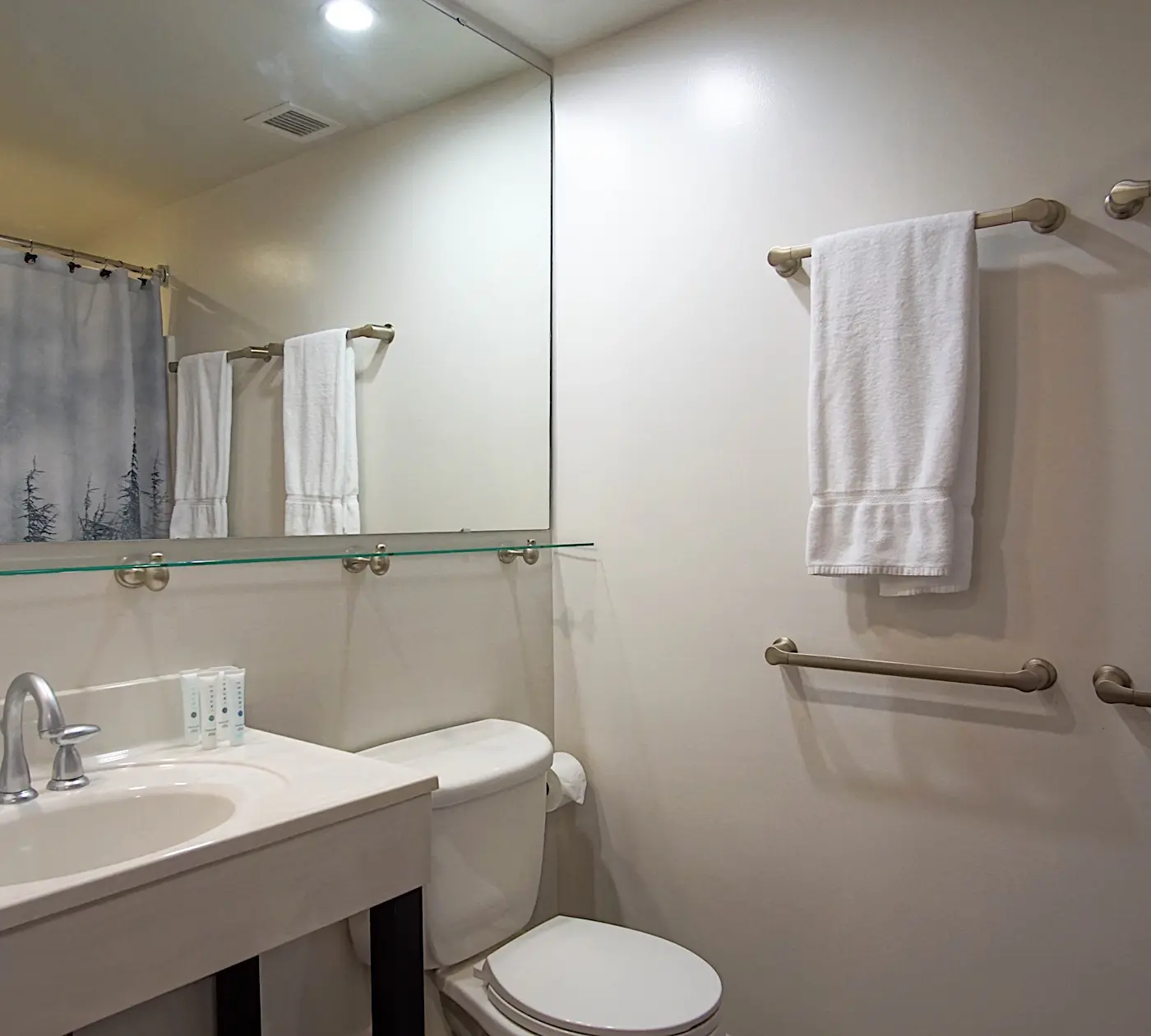 1 Br Junior Studio:  Expedition Station 306