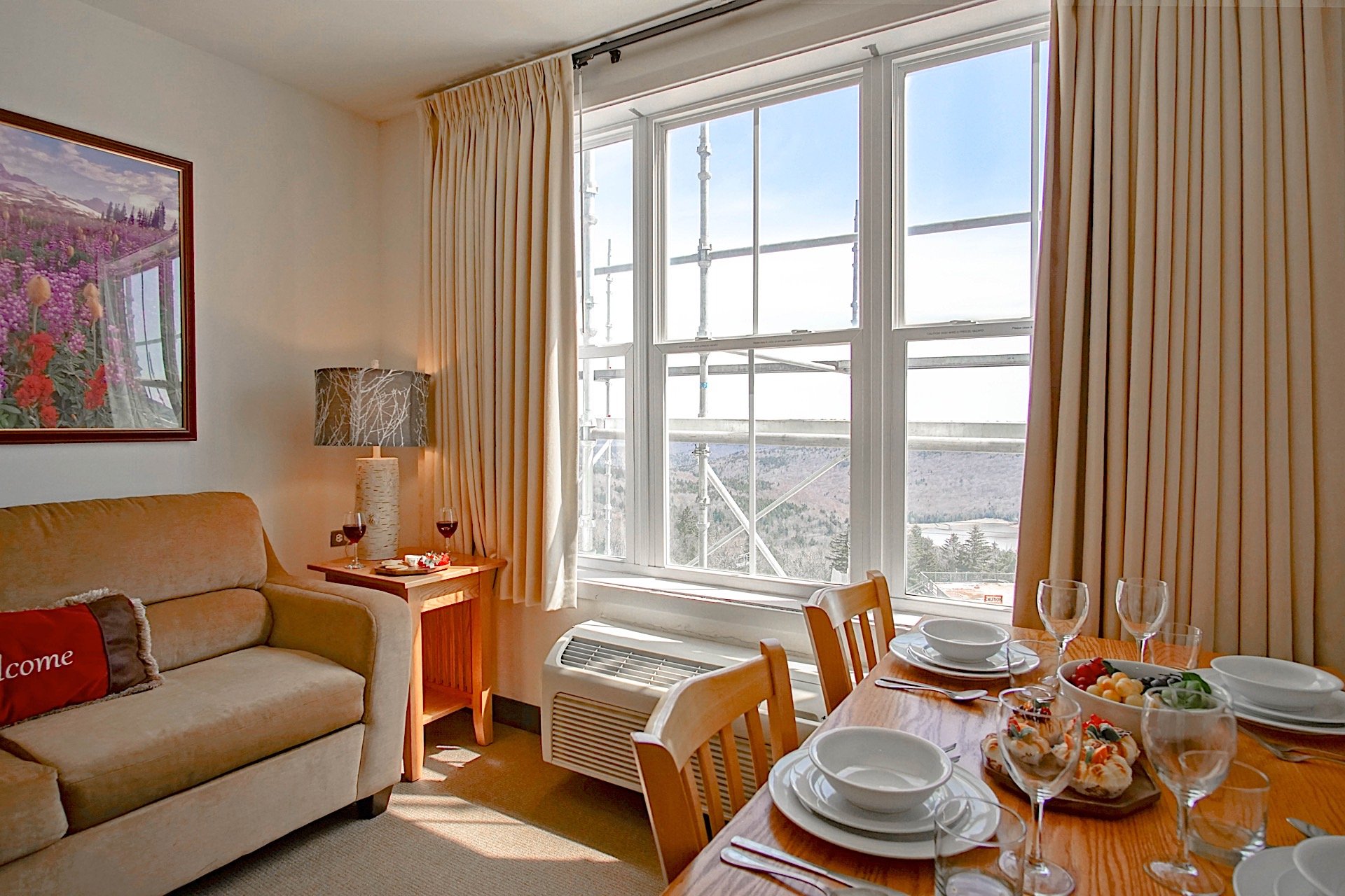 1 Br Junior Studio:  Expedition Station 306