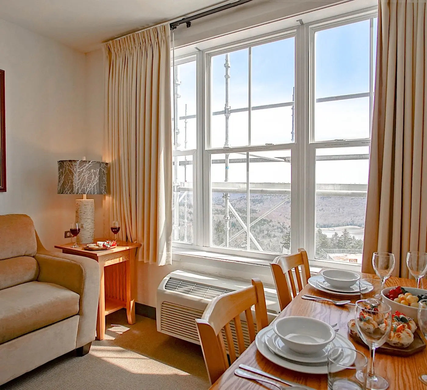 1 Br Junior Studio:  Expedition Station 306