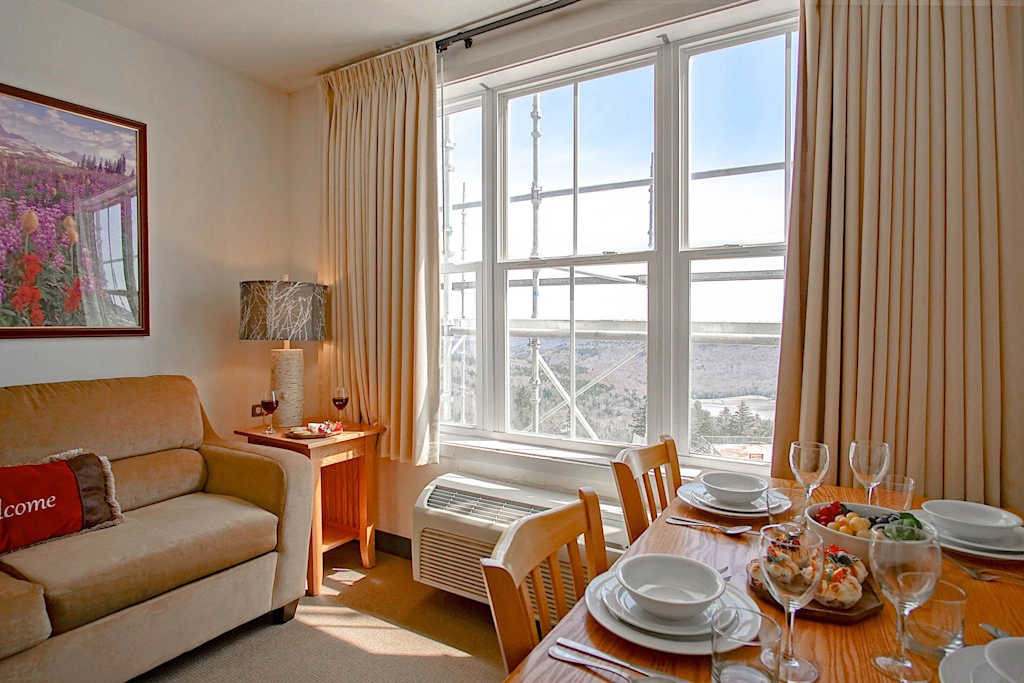 1 Br Junior Studio:  Expedition Station 306