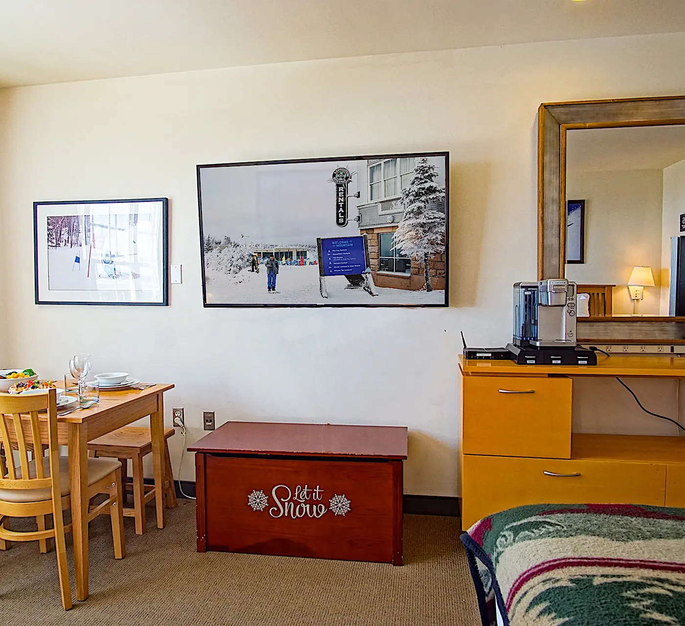 1 Br Junior Studio:  Expedition Station 306