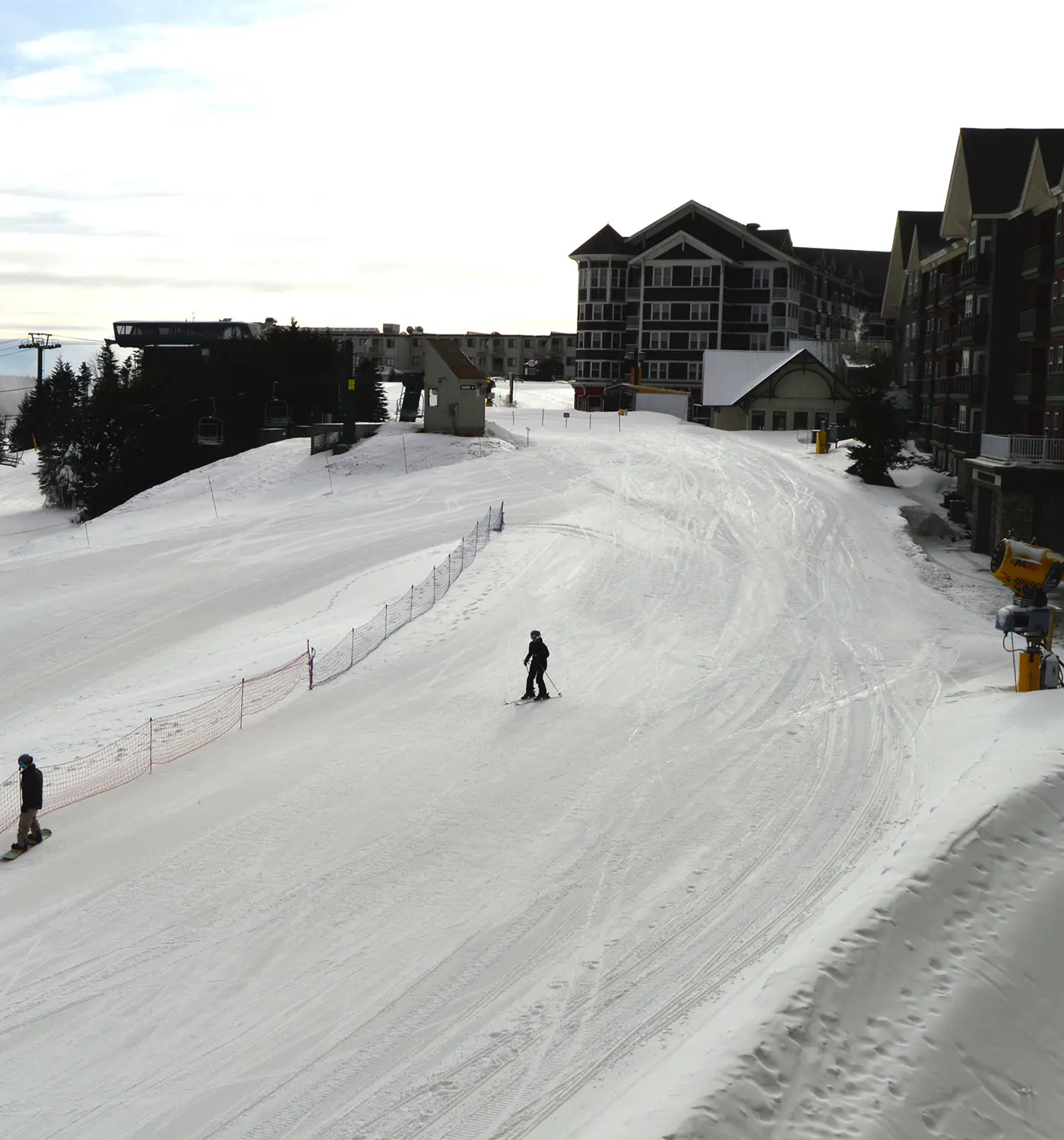 1 Br Junior Studio:  Expedition Station 308