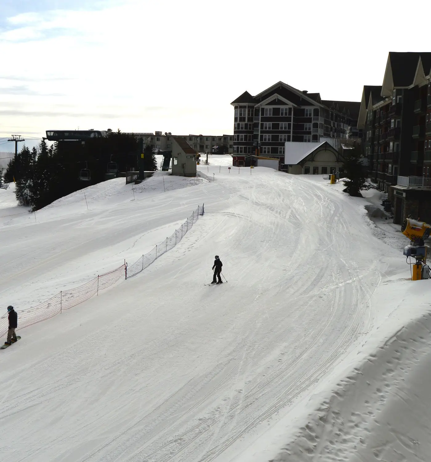 1 Br Junior Studio:  Expedition Station 120