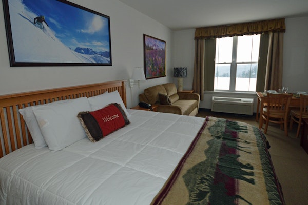 Expedition Station #120: Snowshoe's Premier Slopeside Junior Studio Accommodations