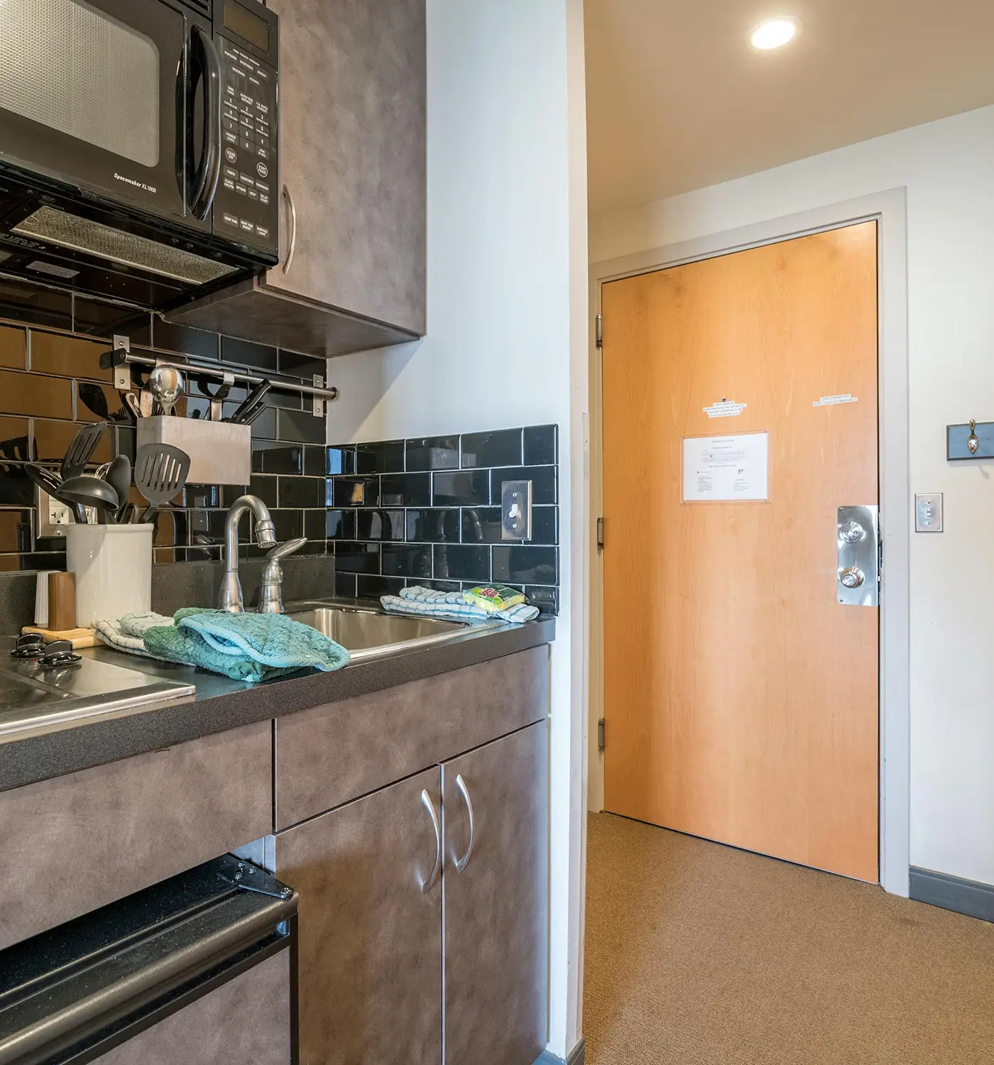 1 Br Junior Studio:  Expedition Station 120