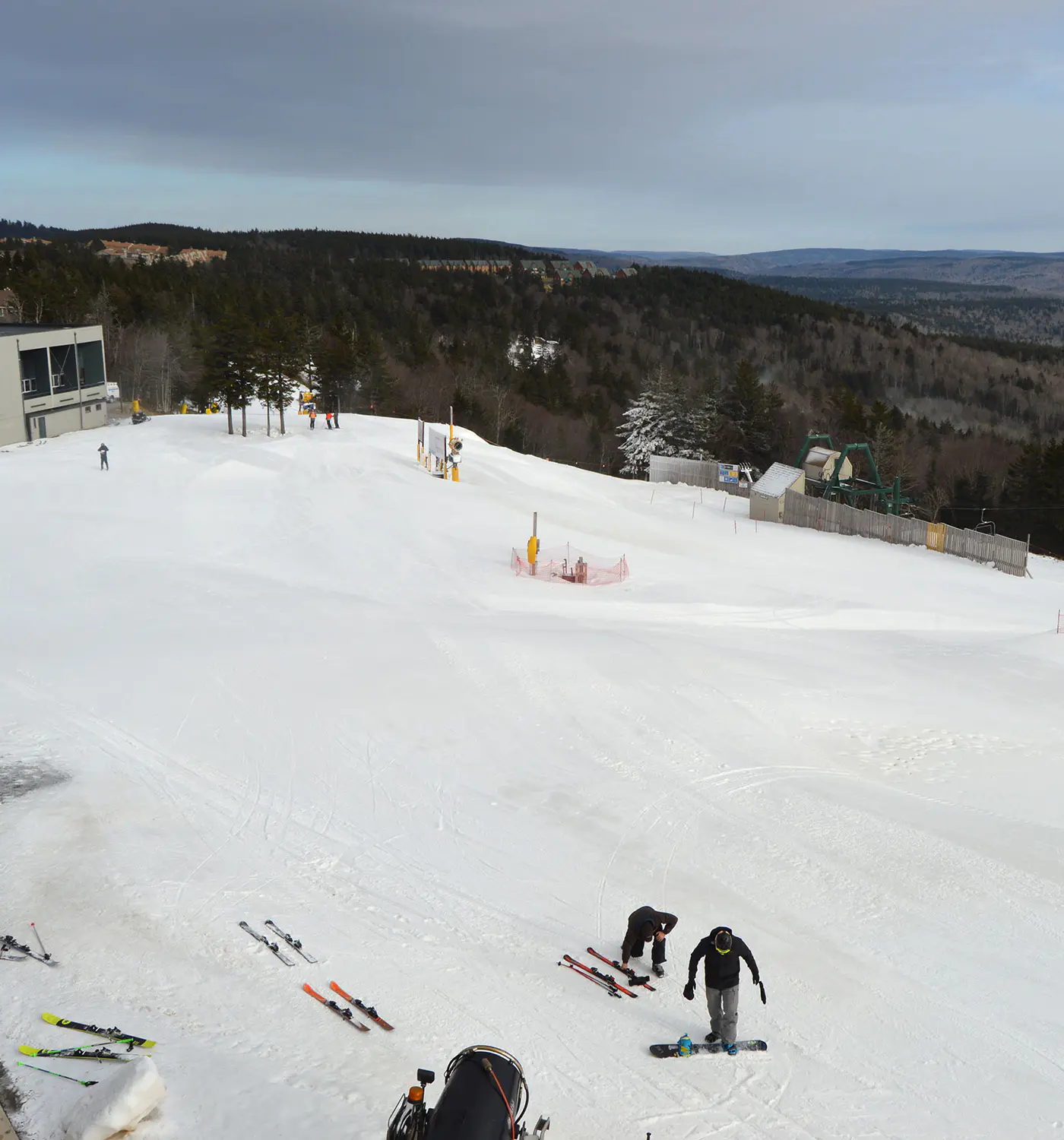 1 Br Junior Studio:  Expedition Station 120