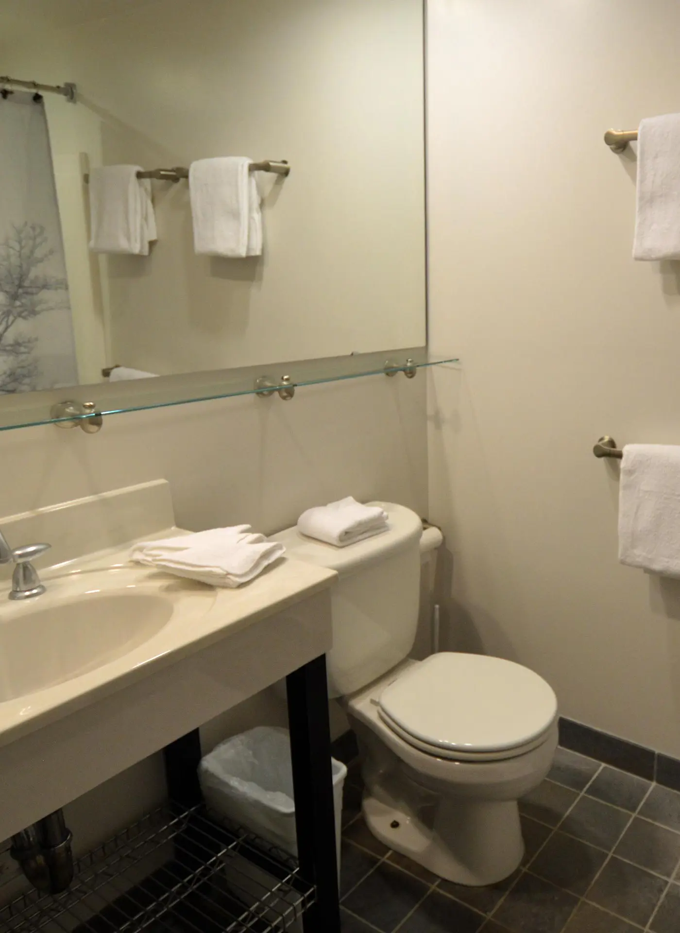 1 Br Junior Studio:  Expedition Station 120