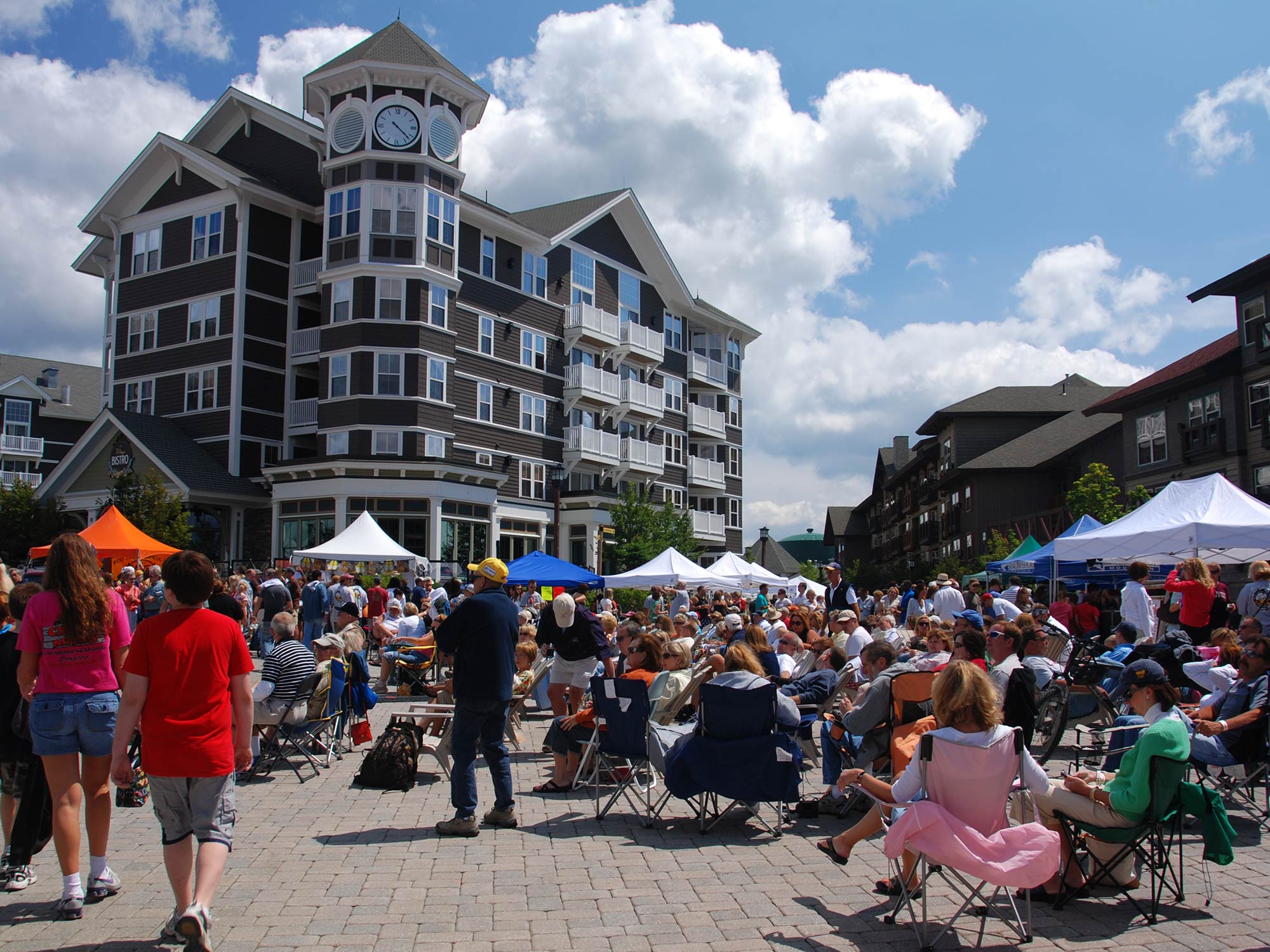 1 Br Junior Studio:  Expedition Station 120