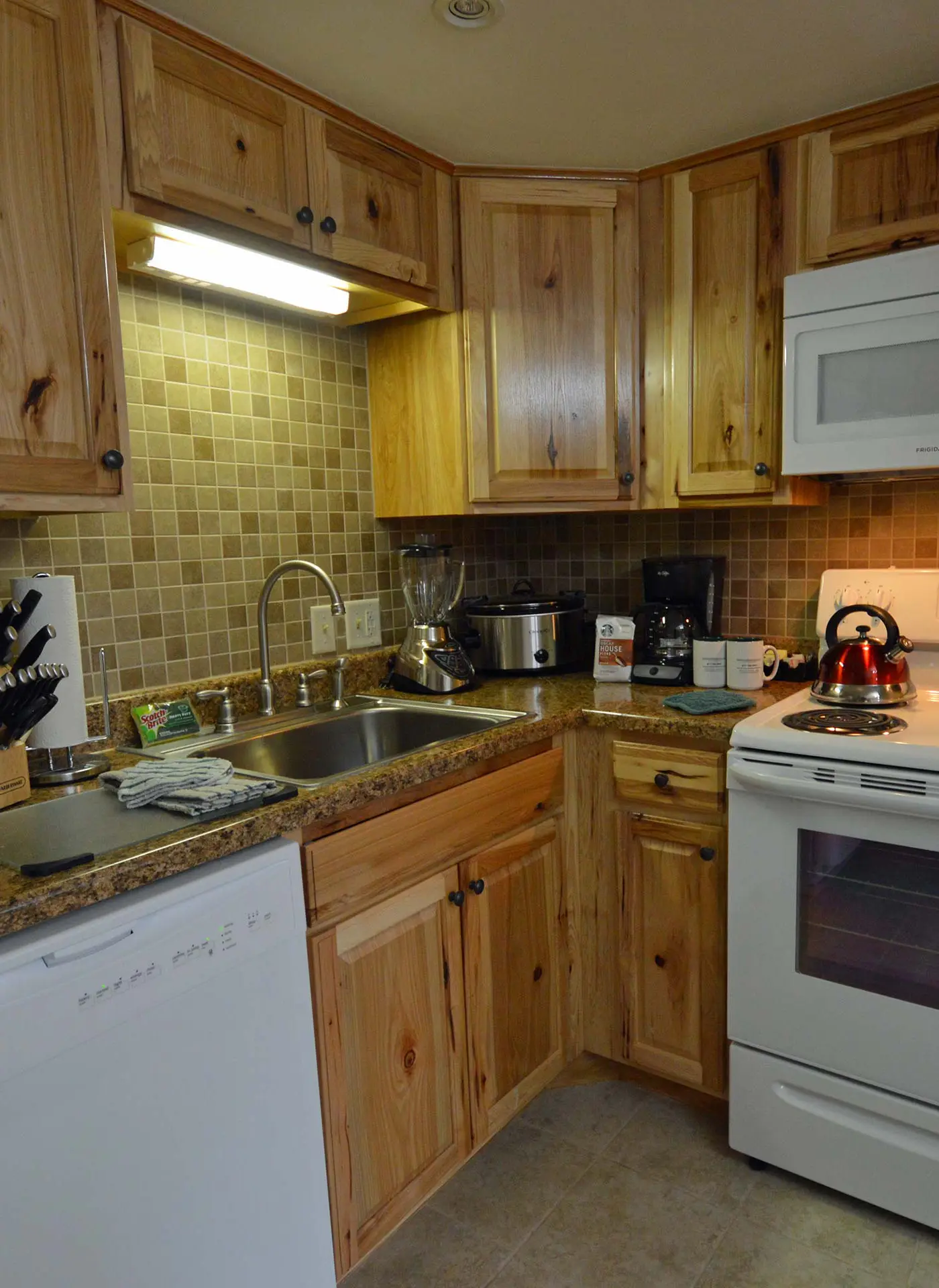 2 Br: Silver Creek 1215