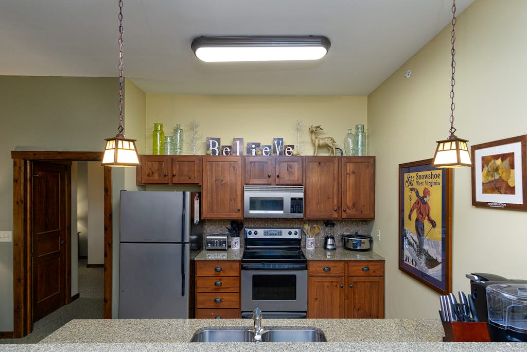 Soaring Eagle #406:  2 Bedrooms, 2 Full Baths:  Slope Side,  Hot Tubs. Underground Parking.