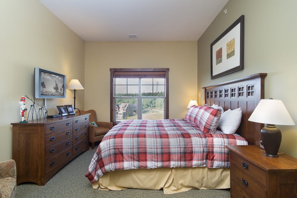 Soaring Eagle #406:  2 Bedrooms, 2 Full Baths:  Slope Side,  Hot Tubs. Underground Parking.