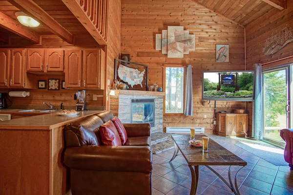 Powder Monkey #14: 3 Bedrooms, 2 Full Baths: Ski to your door!