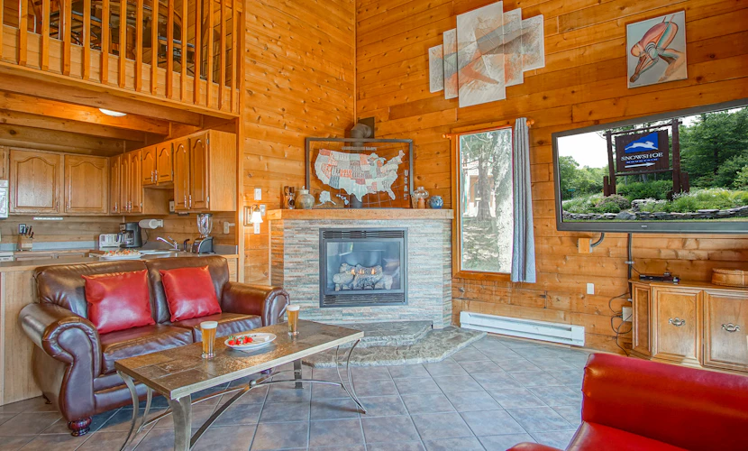 Powder Monkey #14: 3 Bedrooms, 2 Full Baths: Ski to your door!