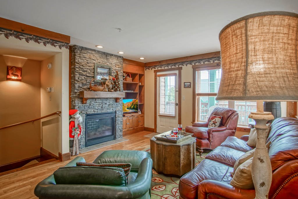 Camp 4 # 11:  3 Bedrooms + Bonus Sleeping Den,  3.5 Baths:  Slope Side