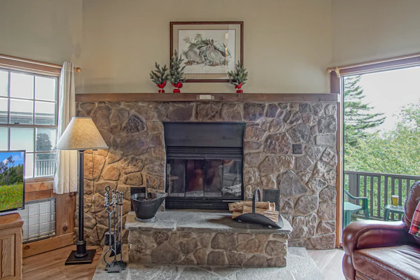 Whistlepunk #24: 4 Bedroom, 3 Bath: Slope Side, Wood Fireplace.