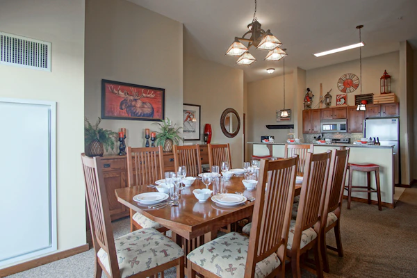 3 bedroom, 2 Full Baths, Slope Side. Outdoor Hot Tubs on Site. Ski Lift overlook.