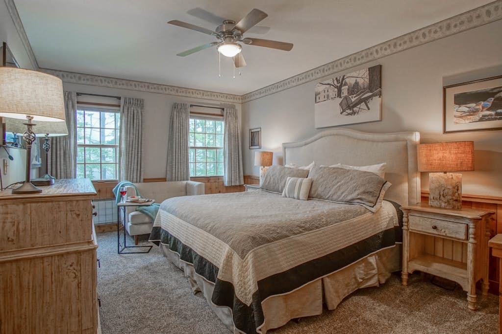 Whistlepunk # 28:  2 Bedrooms, 2 Full Baths:  Slope Side.  Wood Fireplace. Central Location.