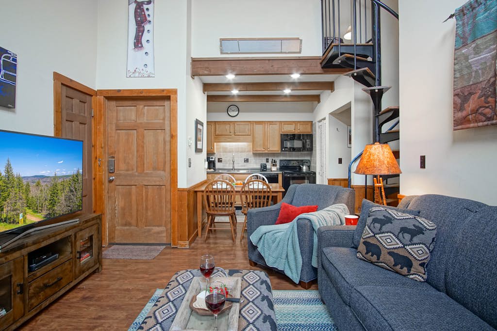 Whistlepunk 36: 1 Br Plus Bonus Sleeping Loft Slope Side