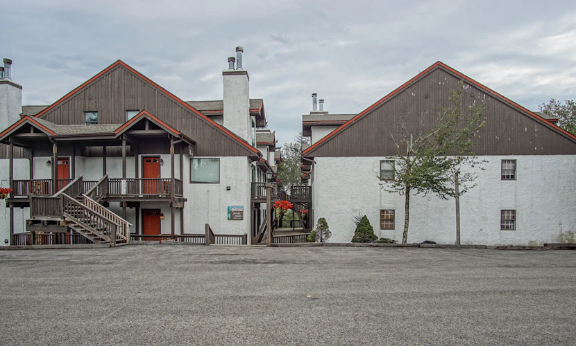 Whistlepunk 36: 1 Br Plus Bonus Sleeping Loft Slope Side