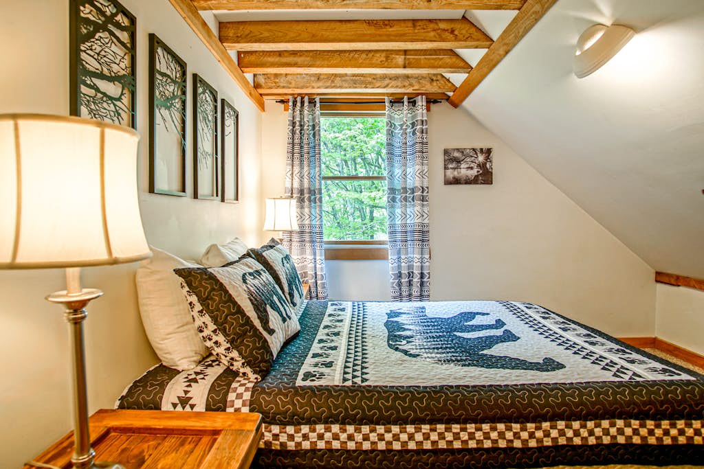 South Westridge 47GH - Snow Flurry Cabin adjacent to The spacious 47 Home