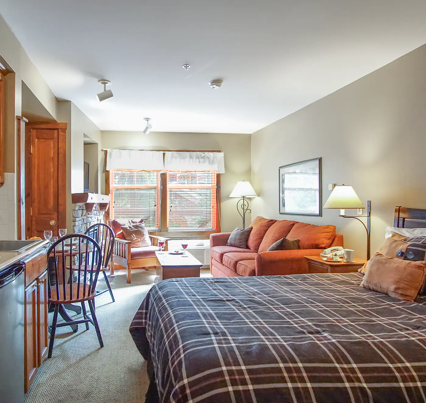 1 Br Junior Studio: Rimfire 258